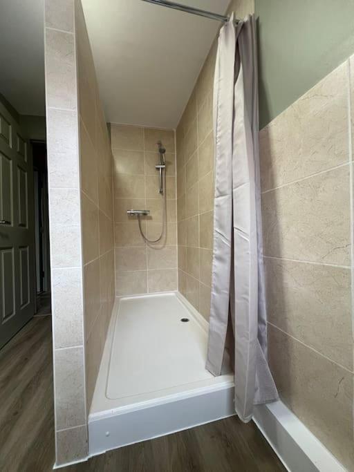 The Rose- Grd Floor, 2-5 Beds, Smarttv, Uni, Tram, M250 Fibre Apartment Nottingham Luaran gambar